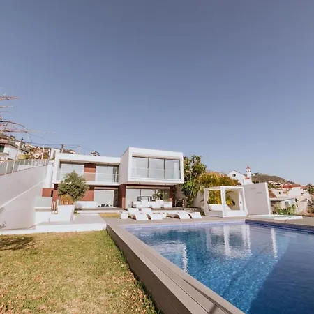 Villa Heated Infinity Pool, Sea View, Jacuzzi, Sauna *