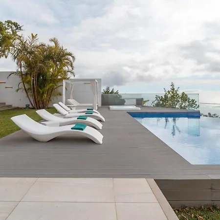 Heated Infinity Pool, Sea View, Jacuzzi, Sauna * Funchal (Madeira)
