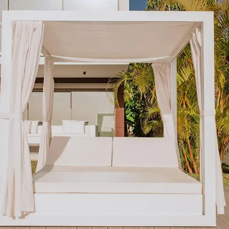 Heated Infinity Pool, Sea View, Jacuzzi, Sauna * Funchal (Madeira)